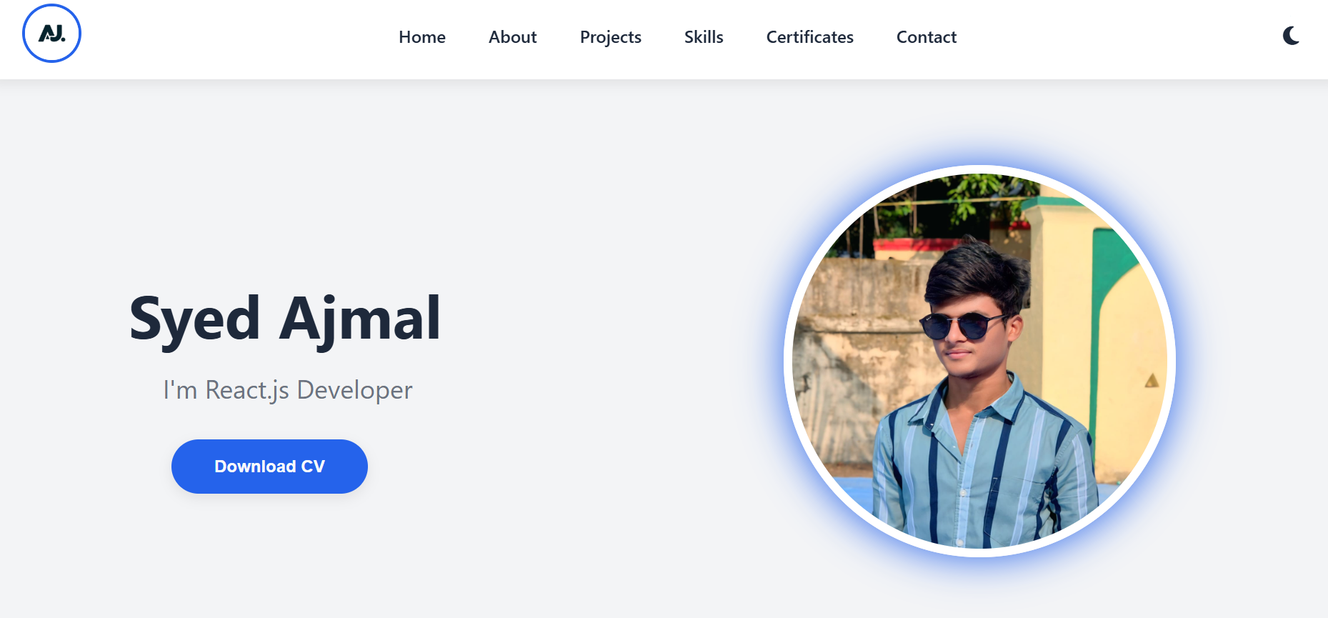 Portfolio Website - Responsive portfolio with dark/light theme toggle